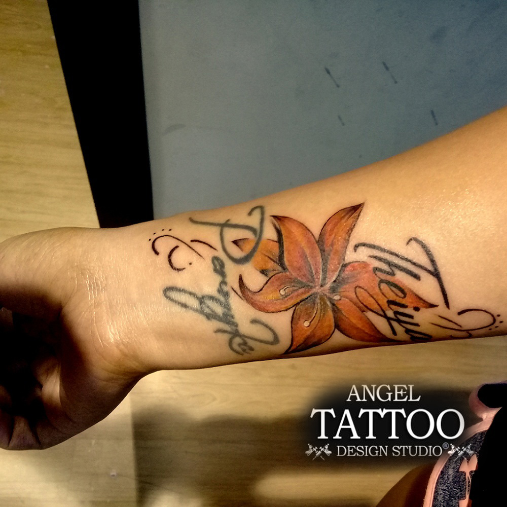 name tattoo, name tattoo design, name with flower tatoo